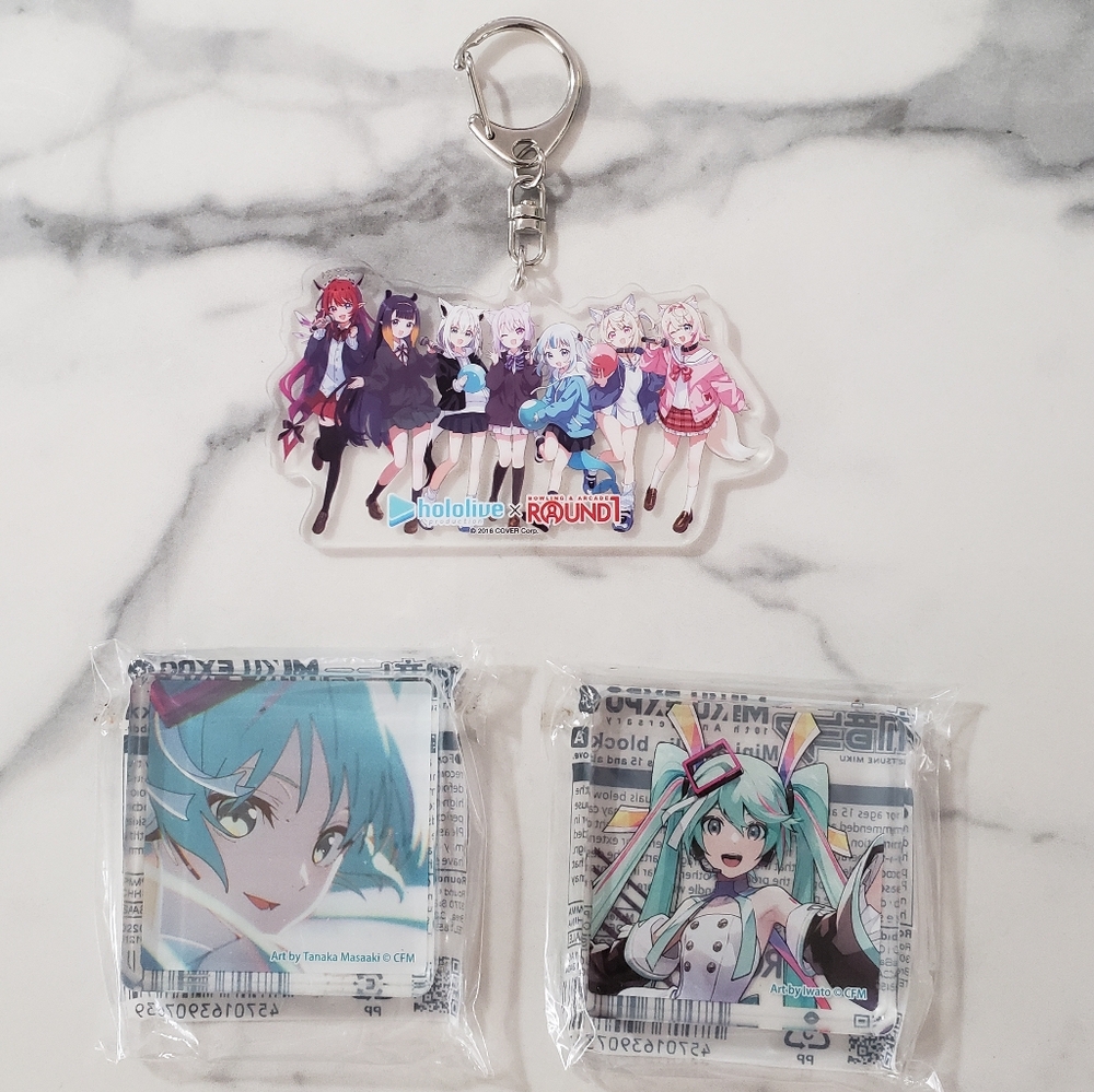 Hatsune Miku 2016 Miku Expo 10th Anni Acrylic Blocks & Hololive Round 1 Keychain